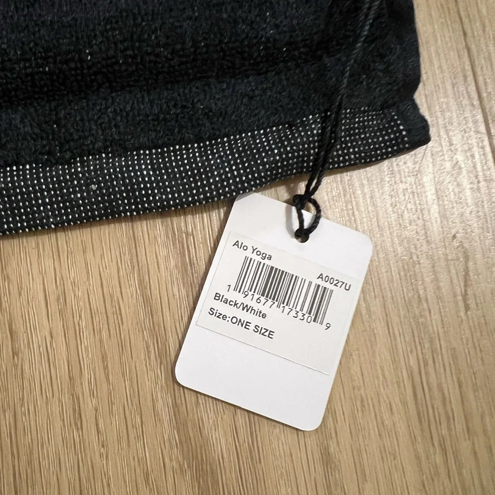 NWT Alo Small Black Hand Towel